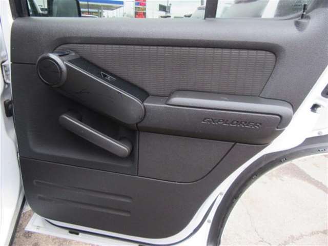 Ford Explorer 2010 photo 27